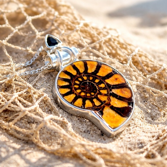 Robin's Nest Jewels Jewelry - Ammonite & Onyx Necklace